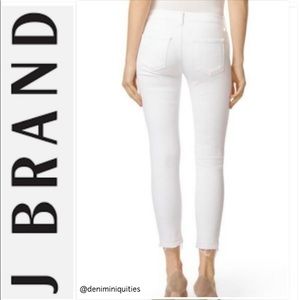 J Brand white distressed Capri mid rise busted knee jeans size 25